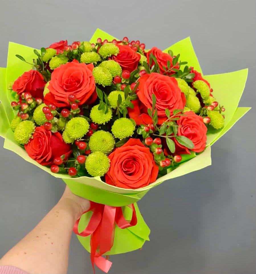 Букет признание в Янтарном Букет цветов из: Хризантемы и Розы в Янтарном