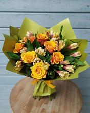 Букет созвездие в Янтарном Букет цветов из:  Альстромерии и Розы в Янтарном