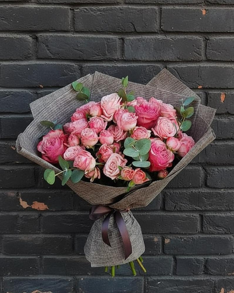 Букет розы в пальмах в Янтарном Букет цветов из: Розы в Янтарном