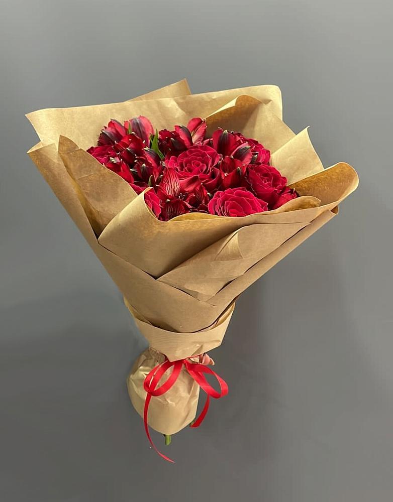 Букет прекрасной женщине в Янтарном Букет цветов из: Альстромерии и Розы в Янтарном