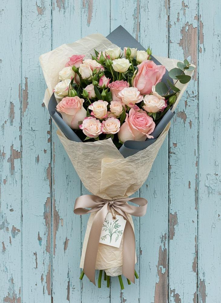 Букет нежный и розовый в Янтарном Букет цветов из: Розы в Янтарном