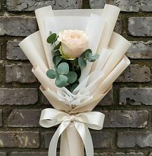 Букет Королевская звезда в Янтарном Букет цветов из:  Розы в Янтарном