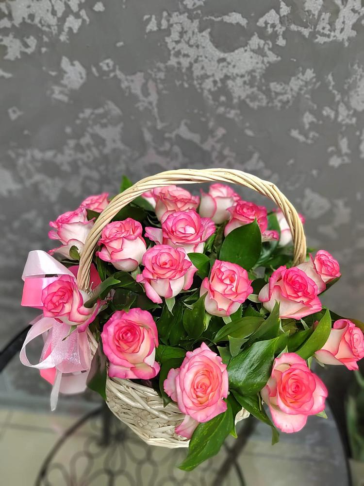 Композиция французская провинция в Янтарном Цветочная композиция из Розы в корзине в Янтарном