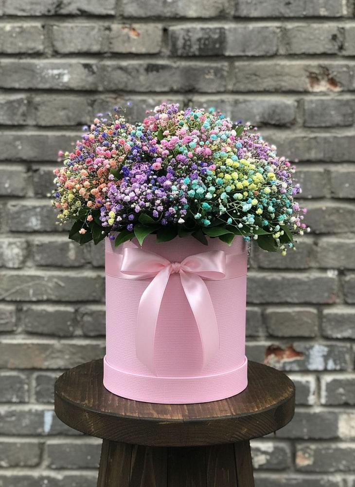 Композиция Яркие эмоции в Янтарном Цветочная композиция из Гипсофила и Розы в шляпной коробке в Янтарном