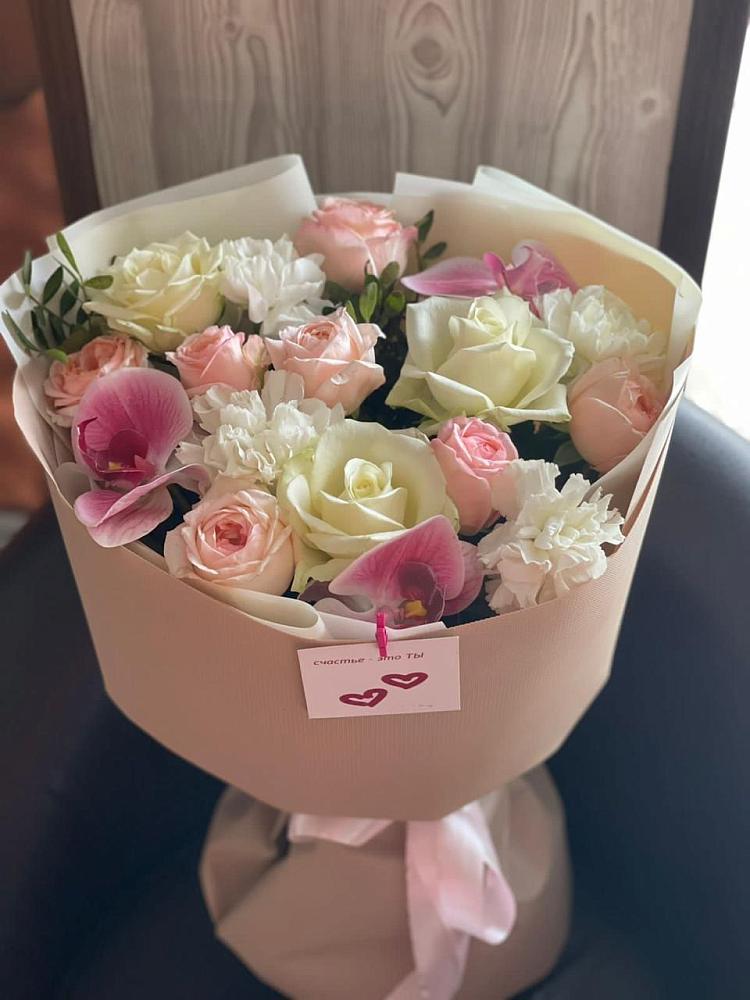 Букет ноктюрн в Янтарном Букет цветов из: Орхидеи, Розы и Гвоздики в Янтарном