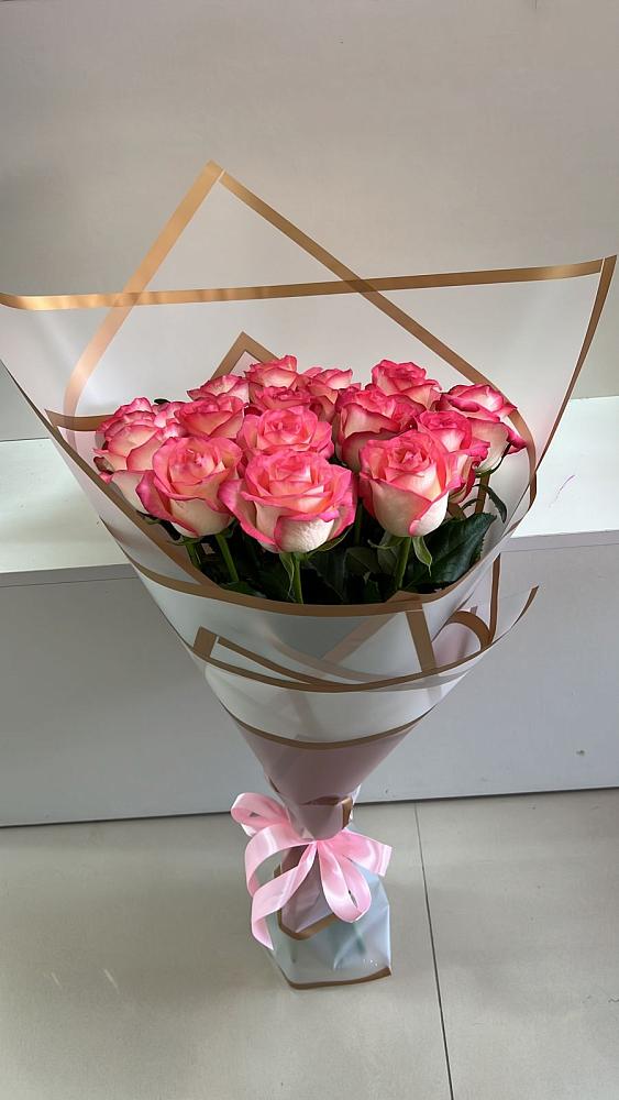 Розовые розы Сеньорита в Янтарном Букет Розовые розы Сеньорита в Янтарном
