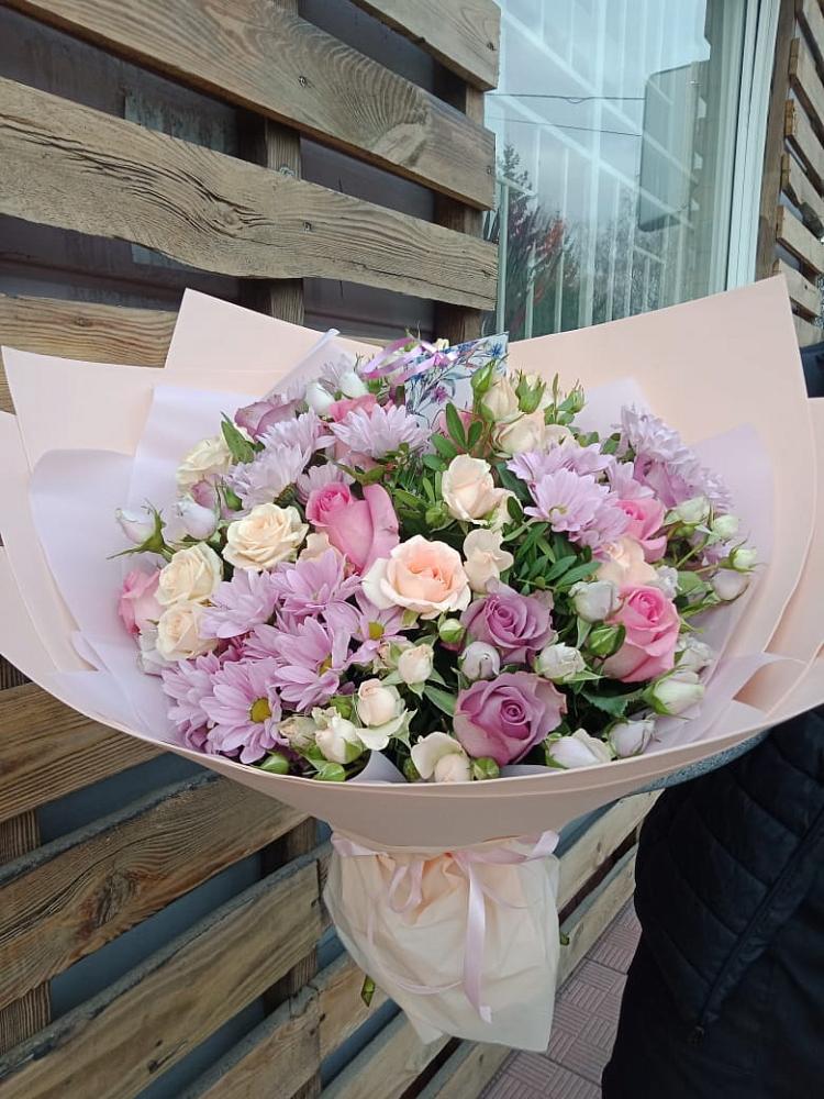 Букет фея в Янтарном Букет цветов из: Розы и Хризантемы в Янтарном