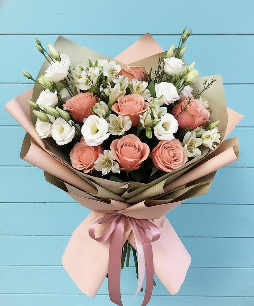 Букет олимп в Янтарном Букет цветов из: Розы, Альстромерии и Лизиантусы в Янтарном