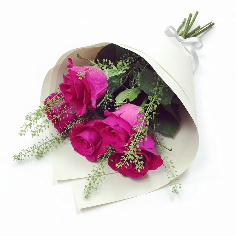 Букет ярко-розовый в Янтарном Букет цветов из: Розы в Янтарном