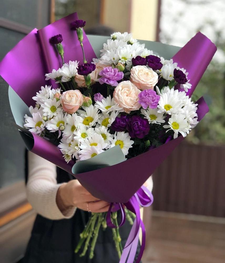Букет фиолетовый сад в Янтарном Букет цветов из: Хризантемы, Гвоздики и Розы в Янтарном