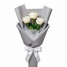 Букет 3 белые розы в Янтарном Букет 3 белые розы в Янтарном
