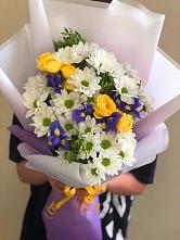 Букет солнечный привет #REPLACE_PRED# Янтарном Букет цветов из:  Ирисы, Хризантемы и Розы #REPLACE_PRED# Янтарном