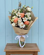 Букет яркий комплимент #REPLACE_PRED# Янтарном Букет цветов из:  Альстромерии, Лизиантусы, Розы и Хризантемы #REPLACE_PRED# Янтарном