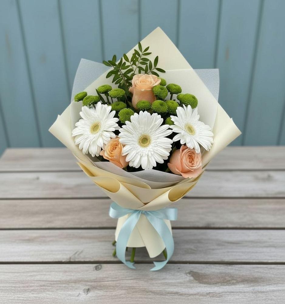 Букет герберы и розы в Янтарном Букет цветов из: Герберы, Розы и Хризантемы в Янтарном