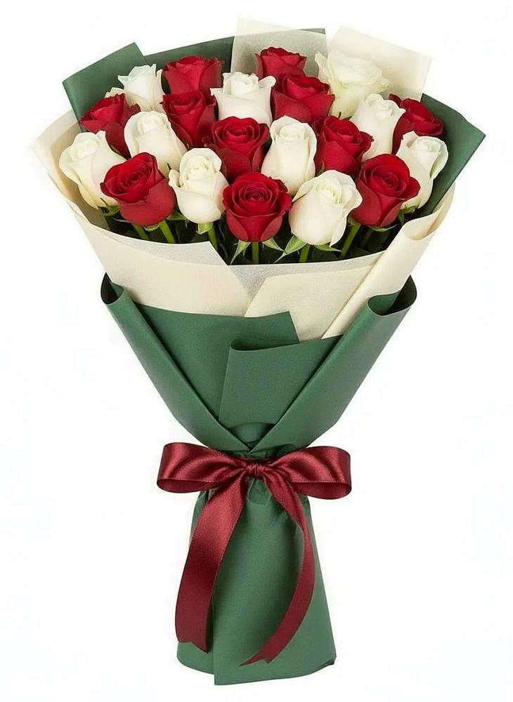 Микс из красных и белых роз в Янтарном Букет Микс из красных и белых роз в Янтарном