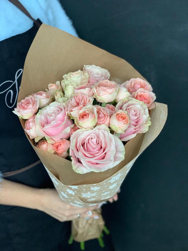 Букет ванильный зефир в Янтарном Букет цветов из: Хризантемы и Розы в Янтарном