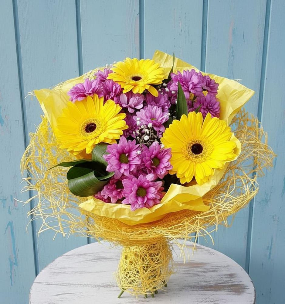 Букет одинокая звезда в Янтарном Букет цветов из: Хризантемы и Герберы в Янтарном