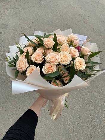 Букет Кремовые розы Латте в Янтарном