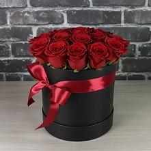 Композиция исключительность в Янтарном Цветочная композиция из Розы в шляпной коробке в Янтарном