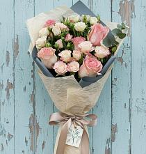 Букет нежный и розовый #REPLACE_PRED# Янтарном Букет цветов из:  Розы #REPLACE_PRED# Янтарном