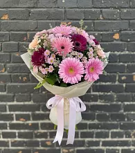 Букет яркие краски в Янтарном Букет цветов из:  Герберы и Хризантемы в Янтарном