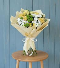 Букет Луч солнца в Янтарном Букет цветов из:  Хризантемы и Розы в Янтарном