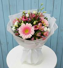 Букет прохладный бриз в Янтарном Букет цветов из:  Герберы, Альстромерии и Лизиантусы в Янтарном