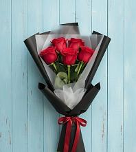 Букет в ритме города в Янтарном Букет цветов из:  Розы в Янтарном