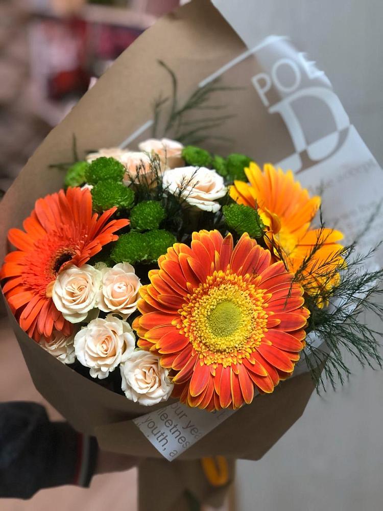 Букет желтый закат в Янтарном Букет цветов из: Герберы, Хризантемы и Розы в Янтарном