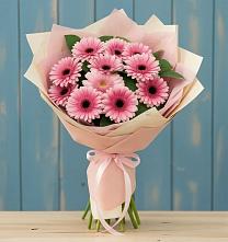 Букет пурпурно-розовый в Янтарном Букет цветов из:  Герберы в Янтарном