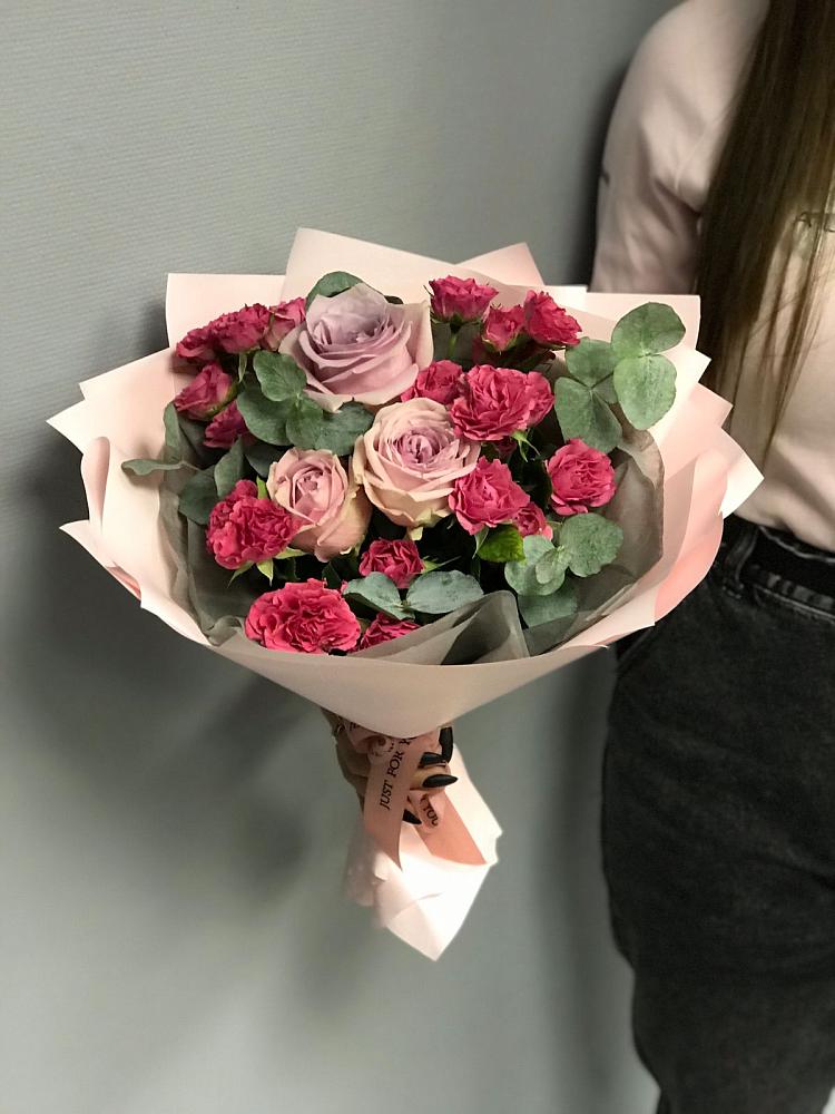 Букет восхищение в Янтарном Букет цветов из: Гвоздики и Розы в Янтарном