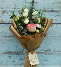Букет нежный привет в Янтарном Букет цветов из:  Розы и Лизиантусы в Янтарном