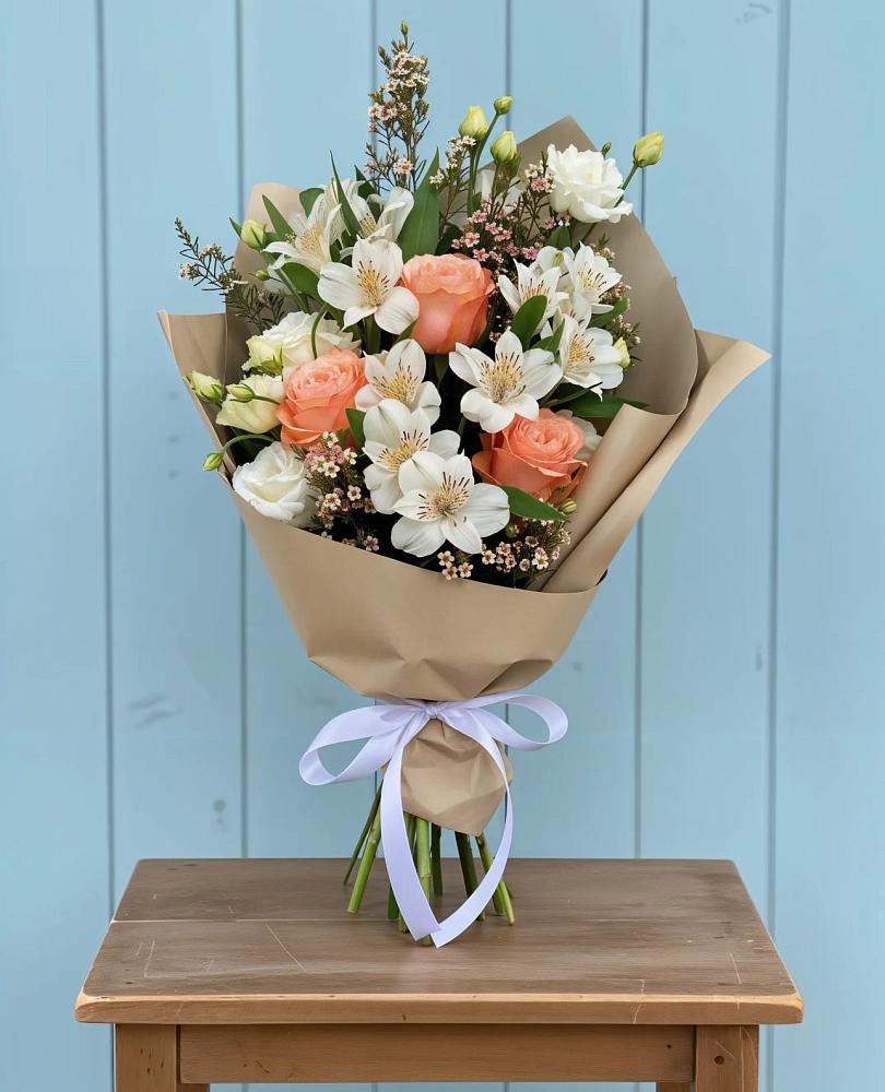 Букет яркий комплимент в Янтарном Букет цветов из: Альстромерии, Лизиантусы, Розы и Хризантемы в Янтарном