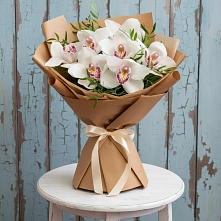 Букет Белые орхидеи #REPLACE_PRED# Янтарном Букет цветов из:  Орхидеи и Розы #REPLACE_PRED# Янтарном